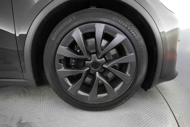 2023 Tesla Model X — photo 7 of 23