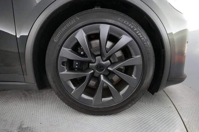 2023 Tesla Model X — photo 7 of 23
