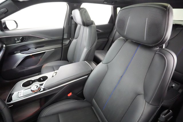 2024 Cadillac LYRIQ — photo 3 of 21
