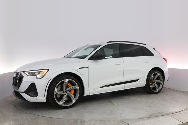2022 Audi e-tron — photo 14 of 21