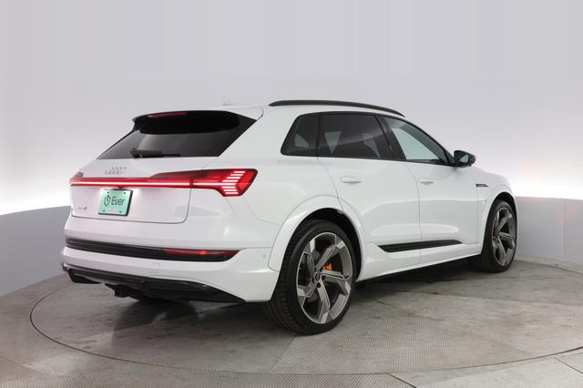 2022 Audi e-tron — photo 2 of 21