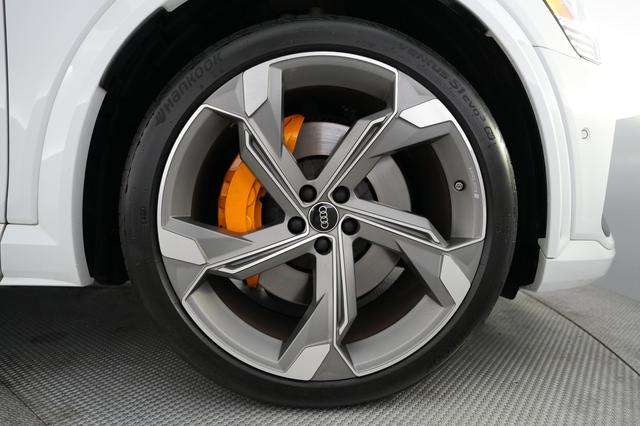 2022 Audi e-tron — photo 7 of 21