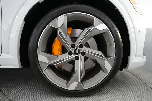 2022 Audi e-tron — photo 7 of 21