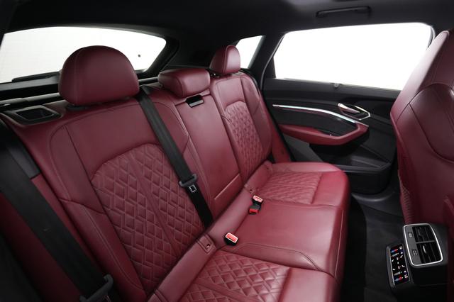 2022 Audi e-tron — photo 4 of 21