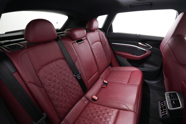 2022 Audi e-tron — photo 4 of 21