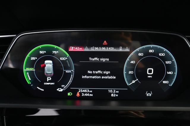 2022 Audi e-tron — photo 5 of 21