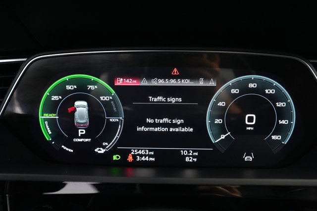 2022 Audi e-tron — photo 5 of 21