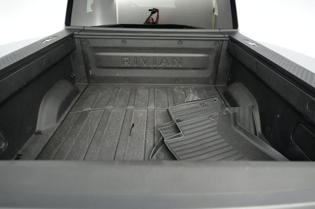 2022 Rivian R1T — photo 6 of 23