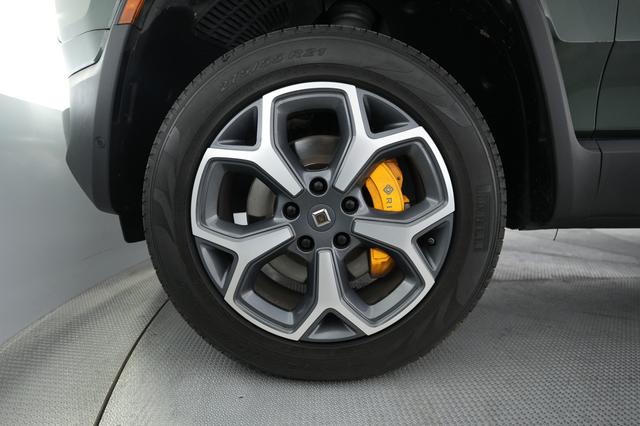 2022 Rivian R1T — photo 7 of 23