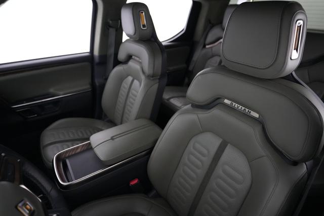 2022 Rivian R1T — photo 3 of 23