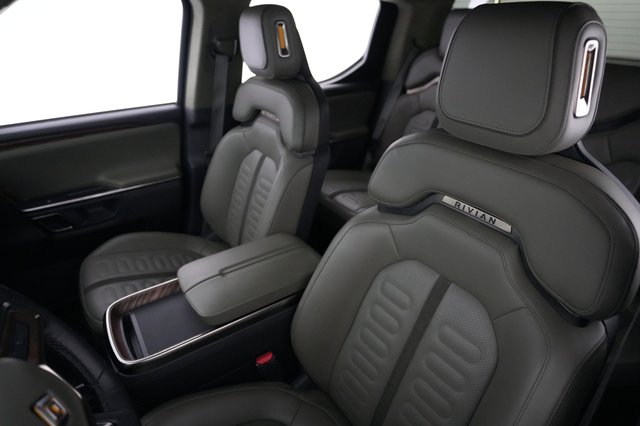 2022 Rivian R1T — photo 3 of 23
