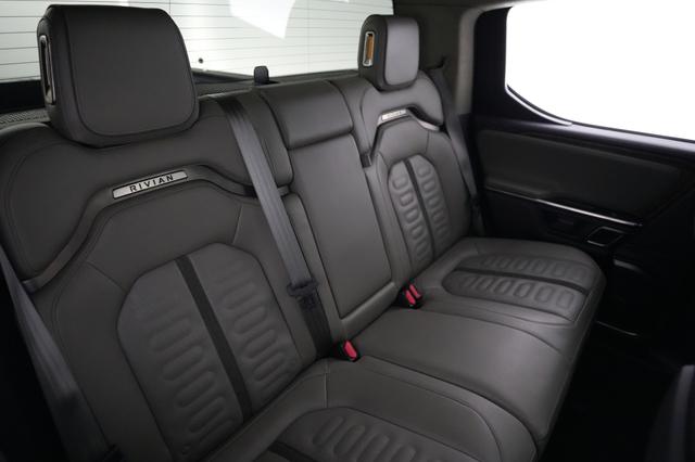 2022 Rivian R1T — photo 4 of 23