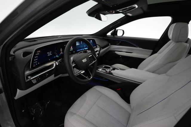 2024 Cadillac Lyriq — photo 3 of 33