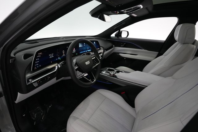 2024 Cadillac Lyriq — photo 3 of 33