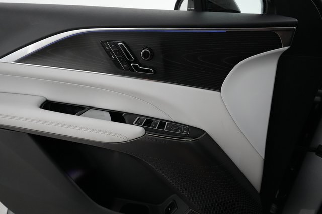 2024 Cadillac Lyriq — photo 23 of 33