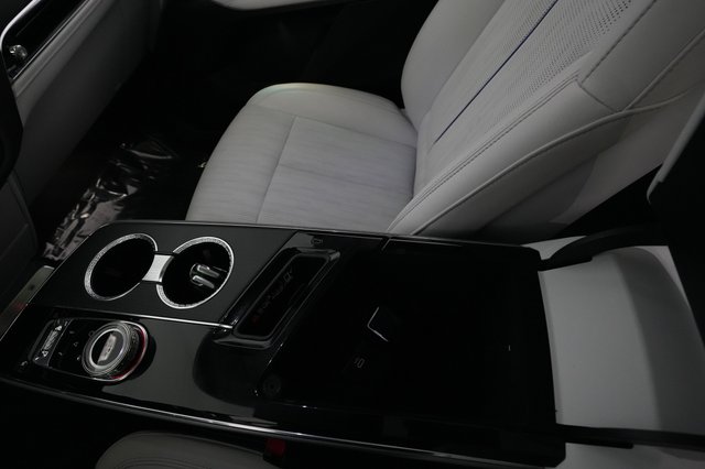 2024 Cadillac Lyriq — photo 25 of 33
