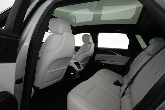 2024 Cadillac Lyriq — photo 18 of 33