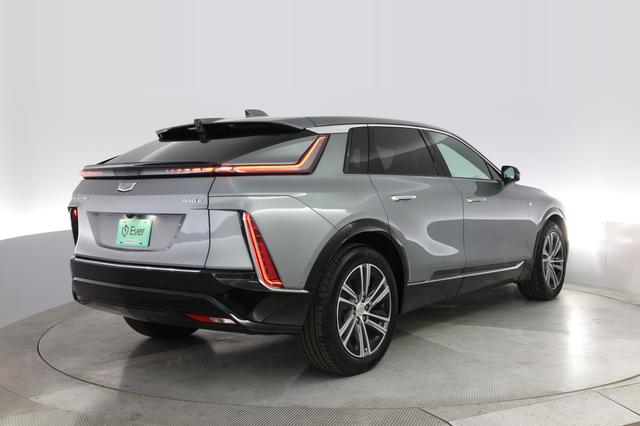 2024 Cadillac Lyriq — photo 2 of 33