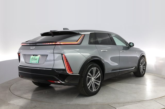 2024 Cadillac Lyriq — photo 2 of 33