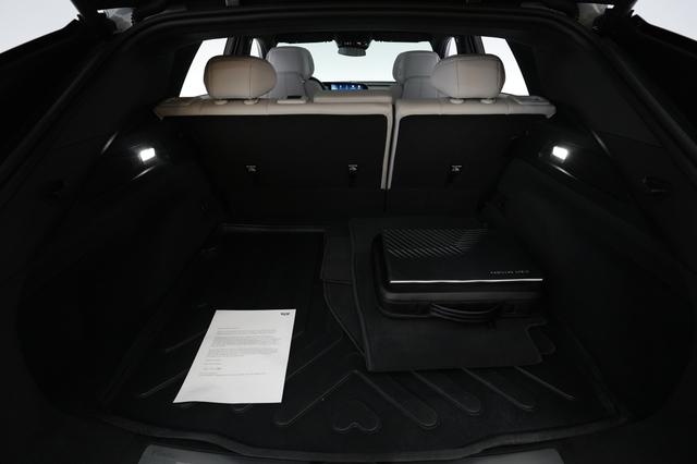 2024 Cadillac Lyriq — photo 6 of 33