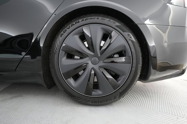 2022 Tesla Model S — photo 17 of 22