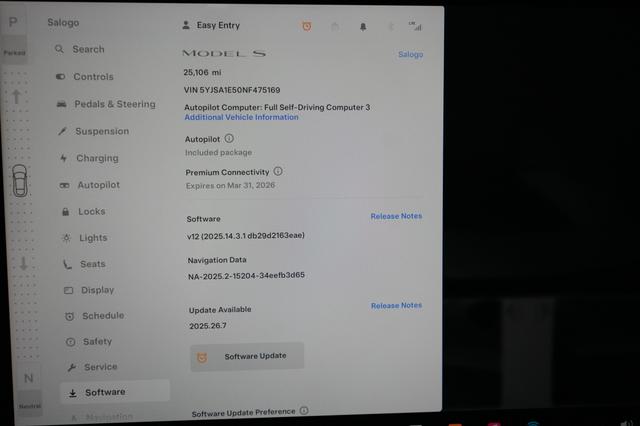 2022 Tesla Model S — photo 5 of 22
