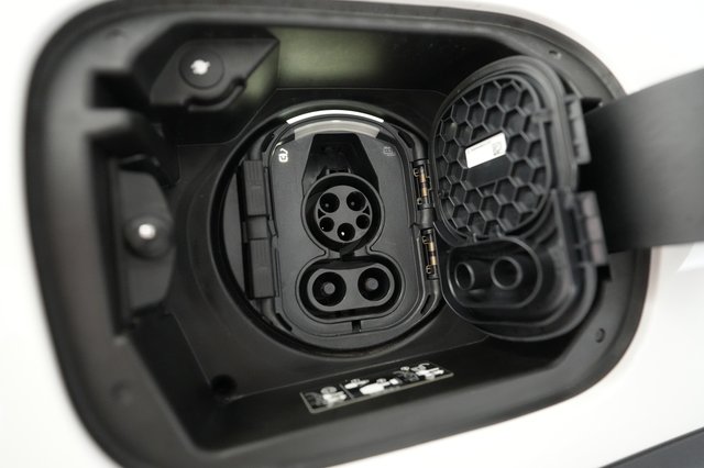 2024 Mercedes-Benz EQB — photo 8 of 21