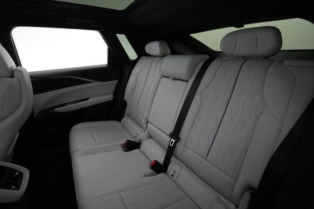 2024 Cadillac Lyriq — photo 4 of 19