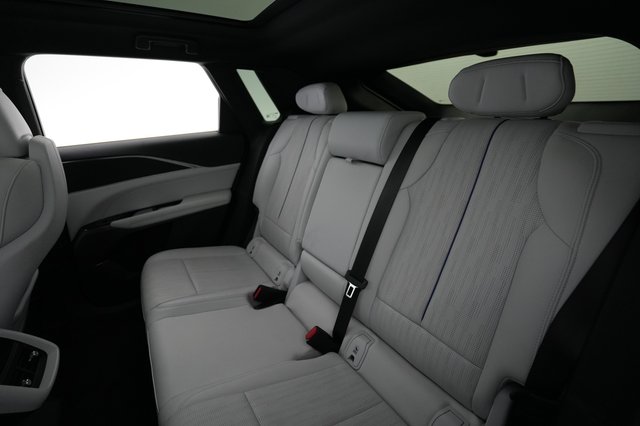 2024 Cadillac Lyriq — photo 4 of 19