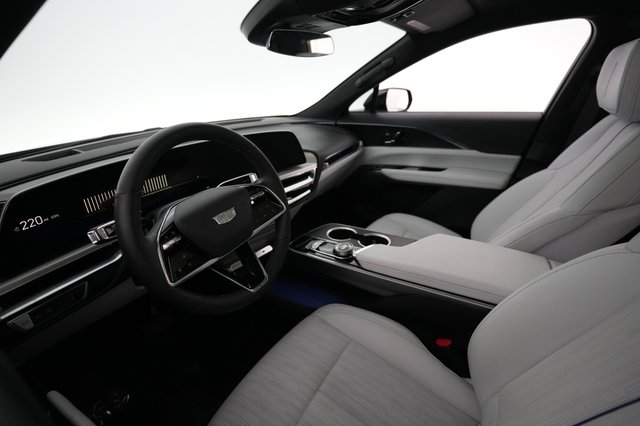 2024 Cadillac Lyriq — photo 3 of 19