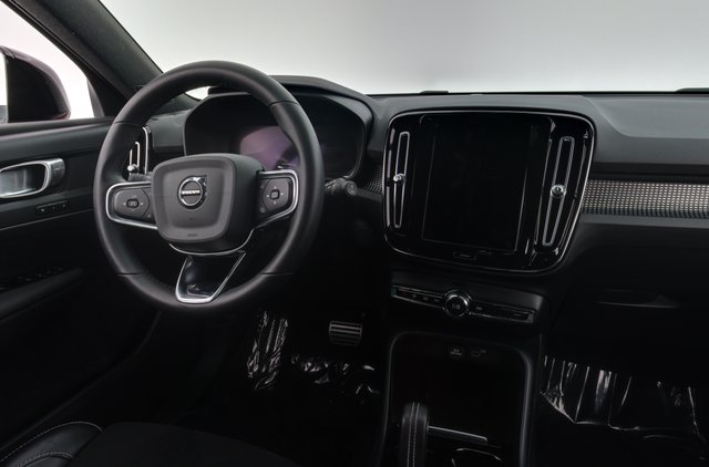 2022 Volvo XC40 Recharge — photo 20 of 24