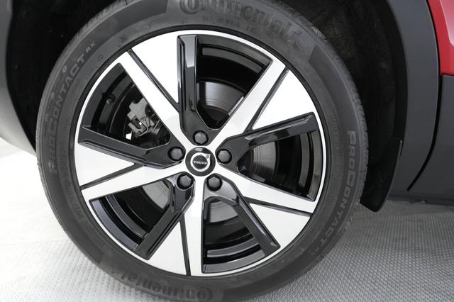 2022 Volvo XC40 Recharge — photo 7 of 24