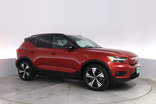 2022 Volvo XC40 Recharge — photo 11 of 24