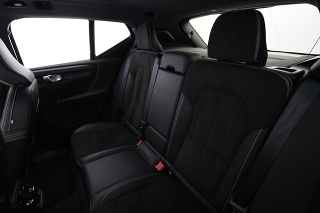 2022 Volvo XC40 Recharge — photo 19 of 24