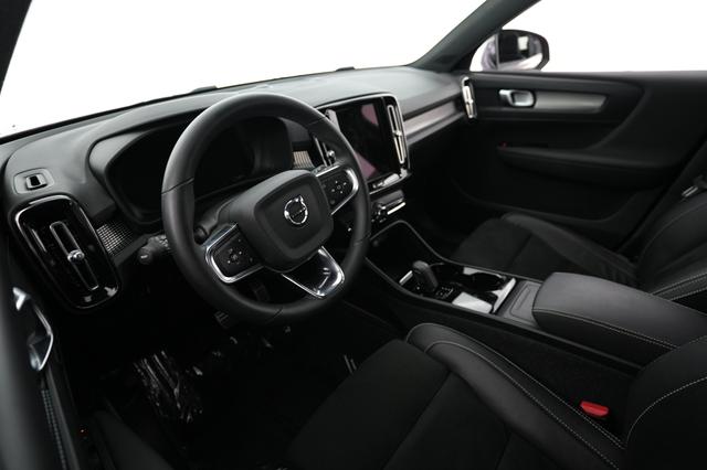 2022 Volvo XC40 Recharge — photo 3 of 24
