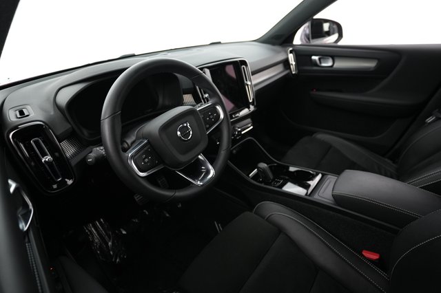 2022 Volvo XC40 Recharge — photo 3 of 24