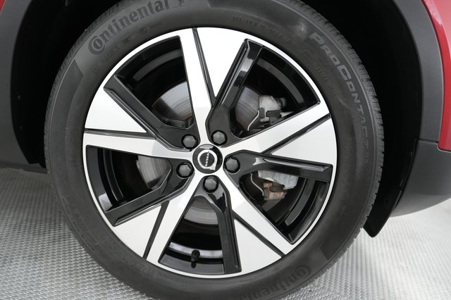 2022 Volvo XC40 Recharge — photo 17 of 24