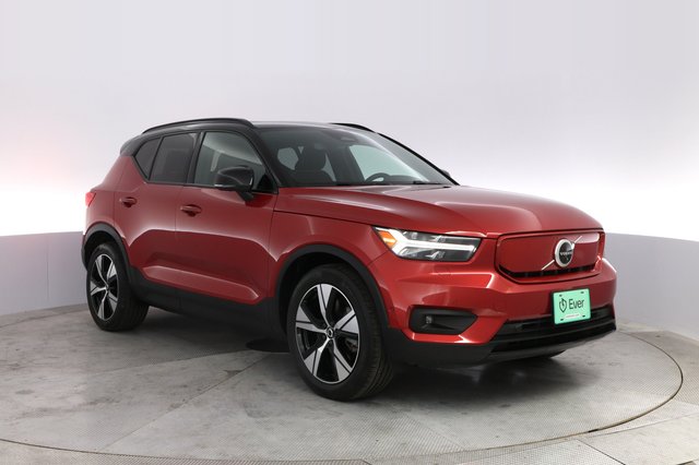 2022 Volvo XC40 Recharge — photo 10 of 24