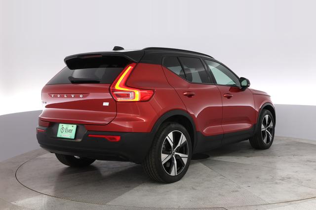 2022 Volvo XC40 Recharge — photo 2 of 24