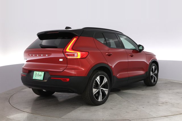 2022 Volvo XC40 Recharge — photo 2 of 24