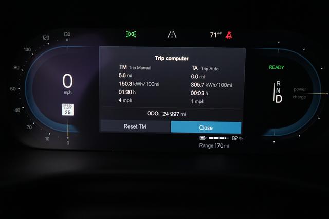 2022 Volvo XC40 Recharge — photo 5 of 24