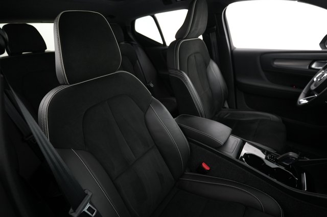 2022 Volvo XC40 Recharge — photo 18 of 24
