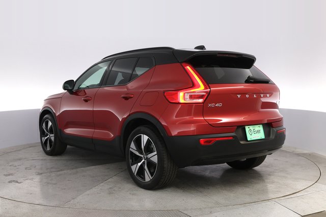 2022 Volvo XC40 Recharge — photo 13 of 24