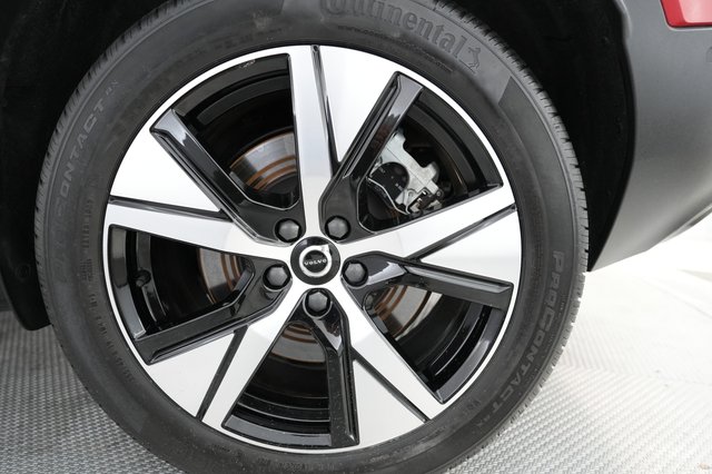 2022 Volvo XC40 Recharge — photo 15 of 24