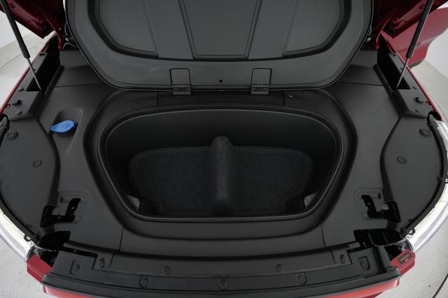 2022 Volvo XC40 Recharge — photo 8 of 24