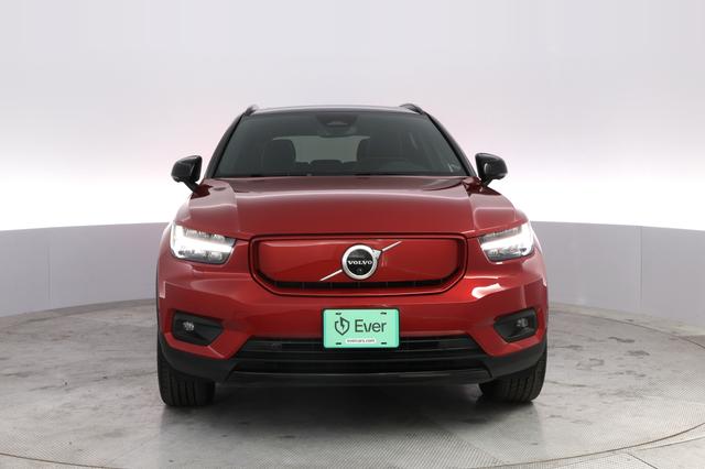 2022 Volvo XC40 Recharge — photo 9 of 24