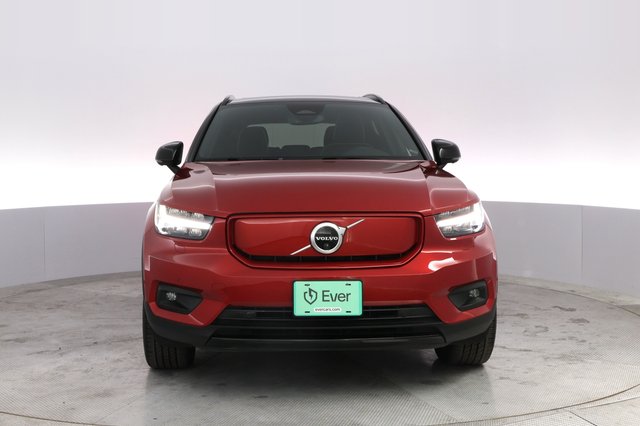 2022 Volvo XC40 Recharge — photo 9 of 24
