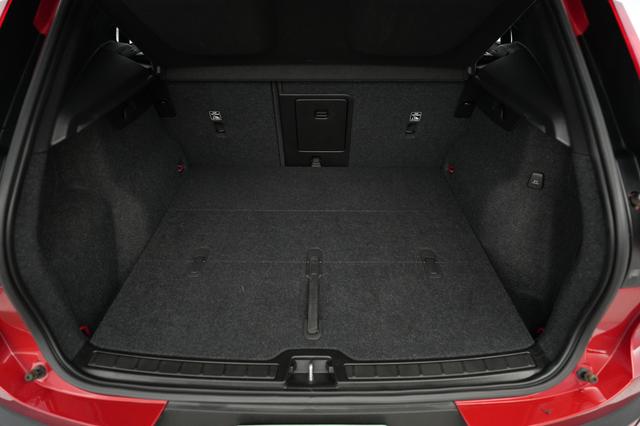 2022 Volvo XC40 Recharge — photo 6 of 24