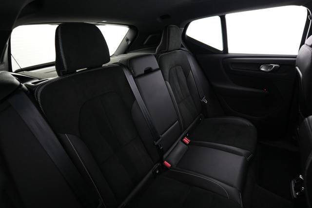 2022 Volvo XC40 Recharge — photo 4 of 24