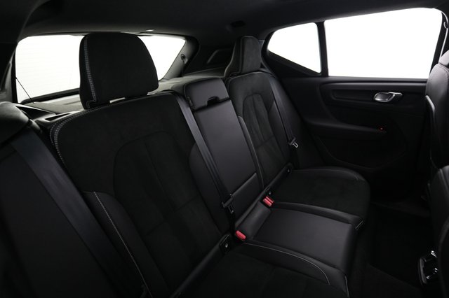 2022 Volvo XC40 Recharge — photo 4 of 24